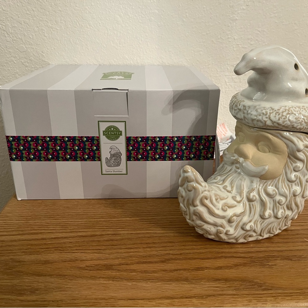 Scentsy Cream Santa Claus Warmer